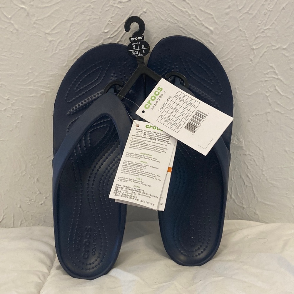 NWT Crocs Kadee II Flip Flops